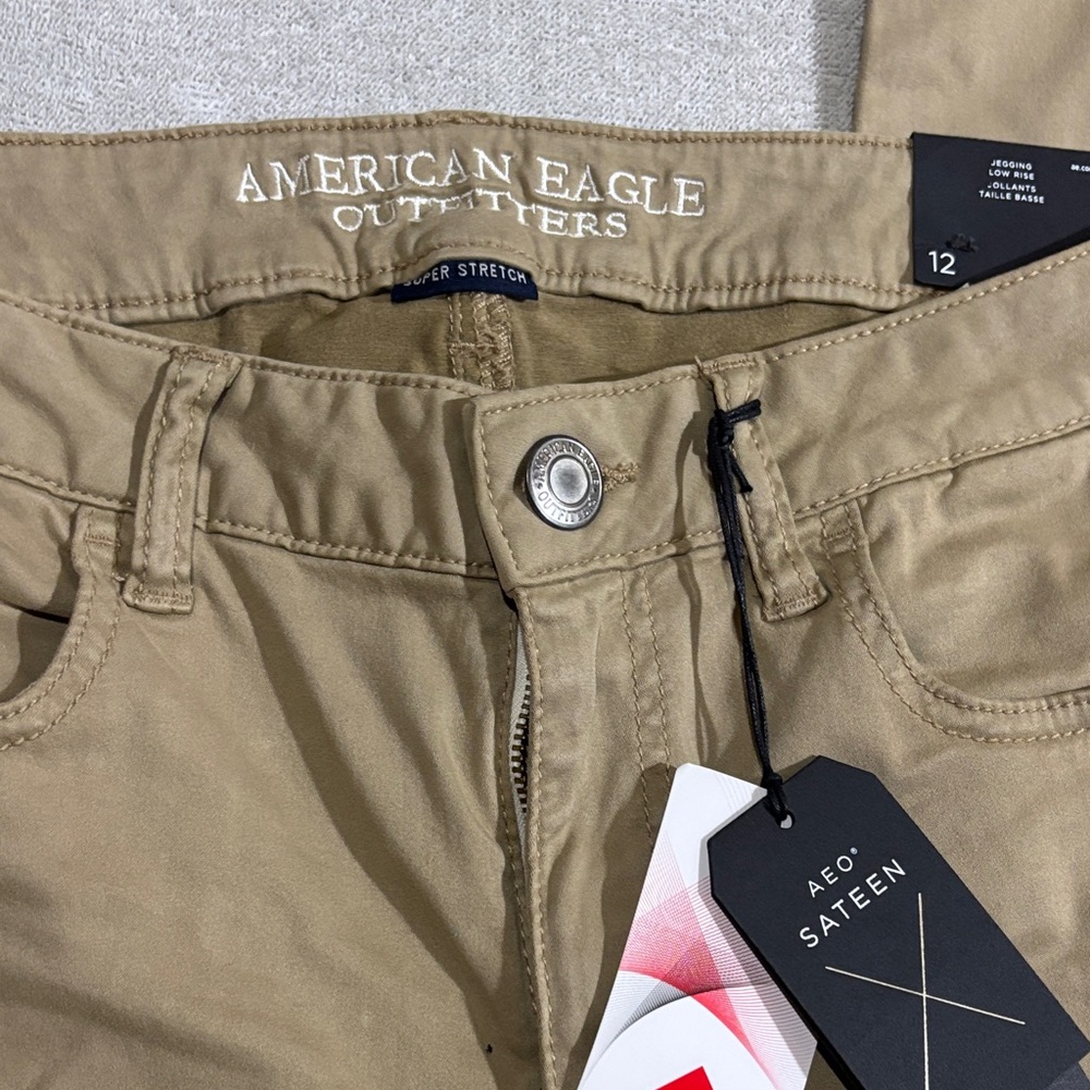 NWT American Eagle Khaki Jeggings woman/girl